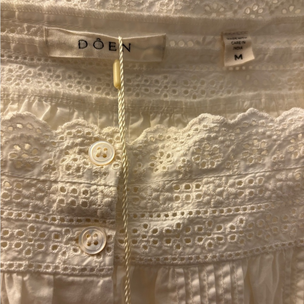 Doen Cream Button-Up Blouse with Lace Trim - Picture 2 of 4